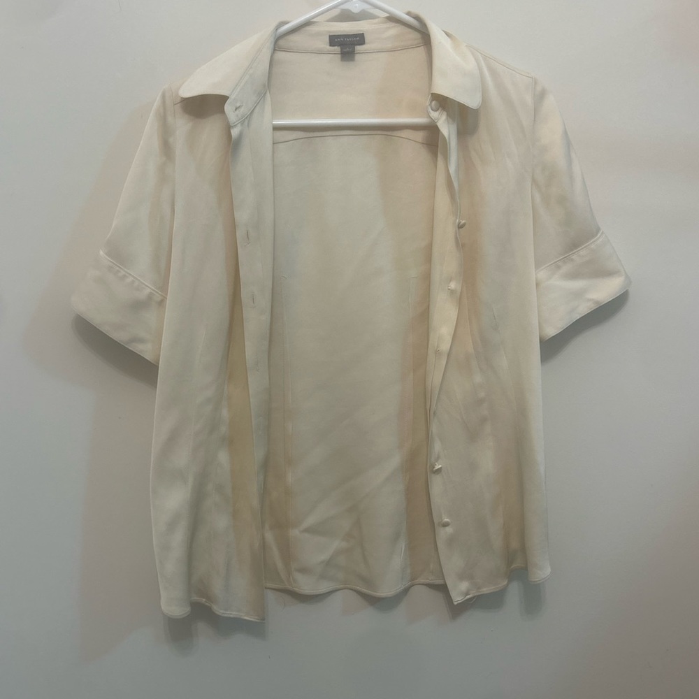Silky Ann Taylor blouse. short sleeve button down. size 4 cream color